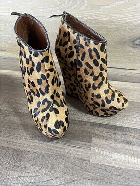 bebe Charlotte Leopard Print Platform Booties Size 5